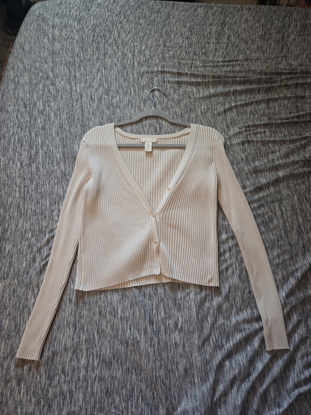 H&M Ribbed V-Neck Cropped Cardigan - Light Beige
